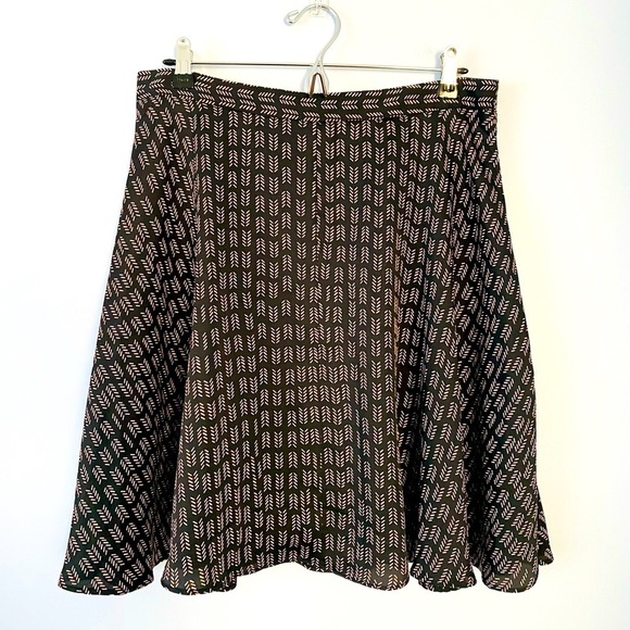 Ann Taylor LOFT Women's Size 8 Black With Pattern Lined Flowy Ruffle Skirt - Picture 1 of 8
